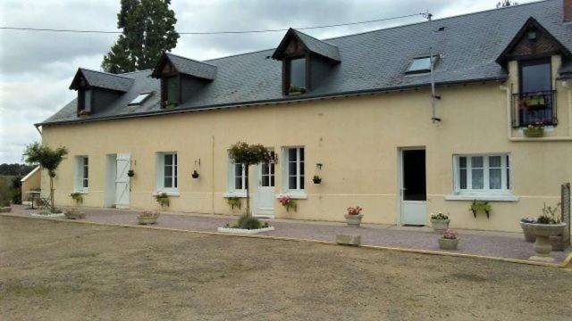 Gite Les Hautes Mougonnieres Neuil Exterior photo